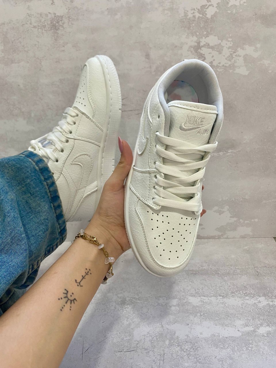 کتونی زنانه وارداتی برند Nike با رویه چرم و بافت طبیعی